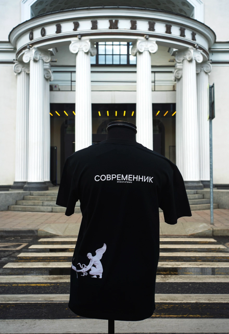 Футболка с орнаментом
