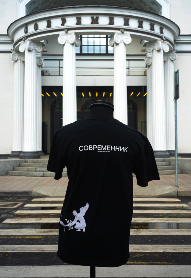 Футболка с орнаментом