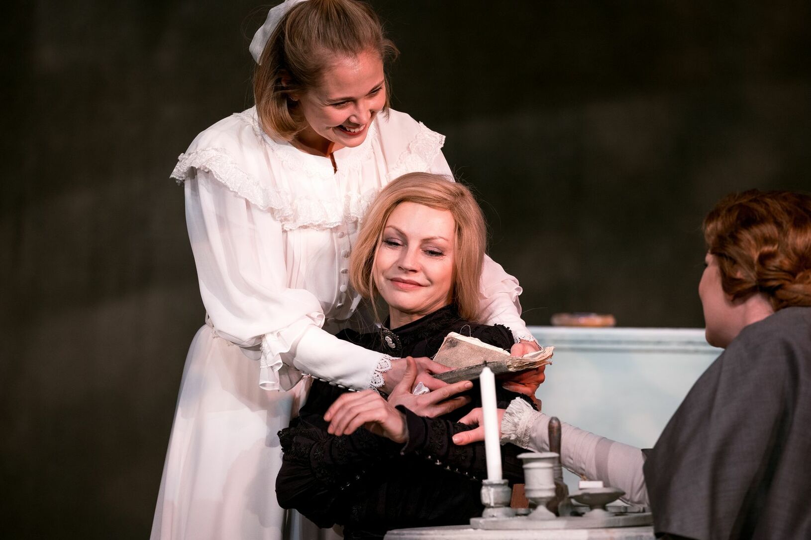 Постановка 3 сестры. Три сестры чехов театр. Три сестры спектакль моссовета. Три сестры чехов театр. Чехов пьеса три сестры.