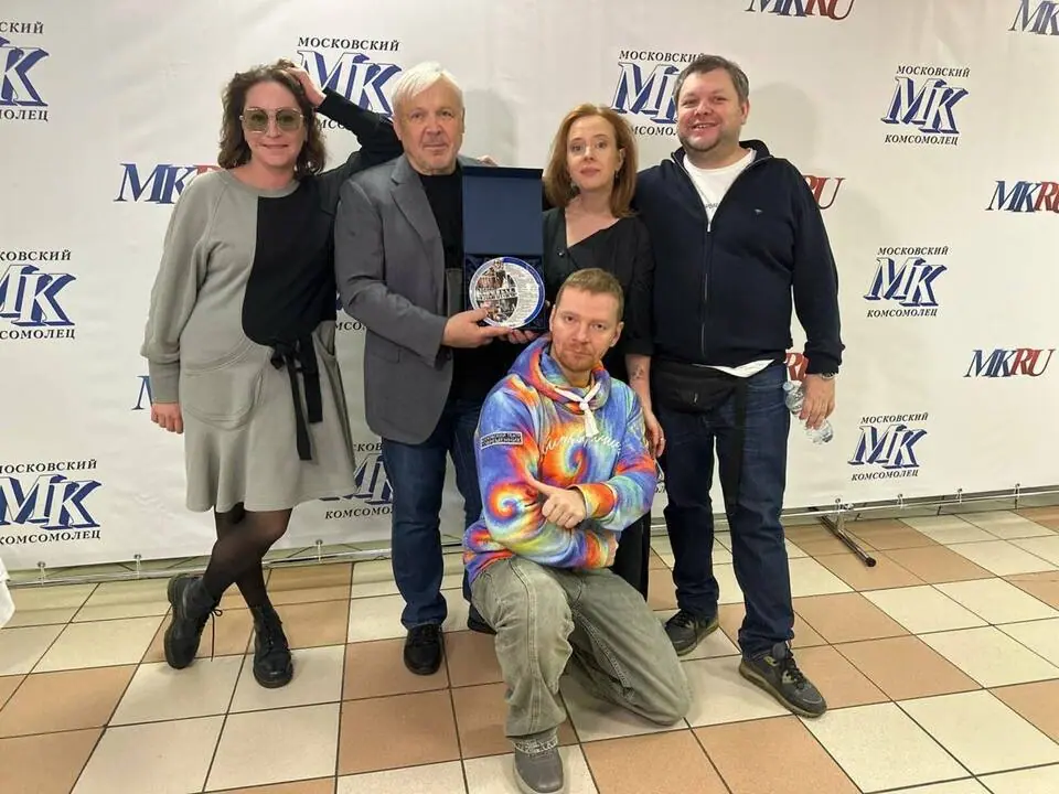 Спектакль «САШАШИШИН» получил Театральную премию газеты «Московский комсомолец» в номинации «Ансамбль»