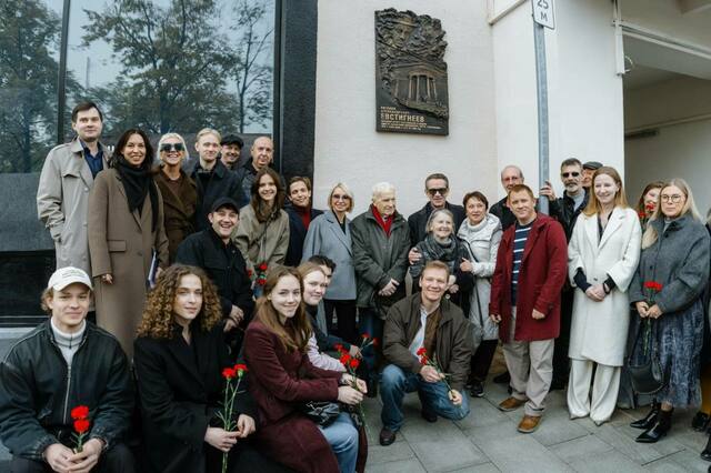 В «Современнике» прошёл день рождения Евгения Евстигнеева!
