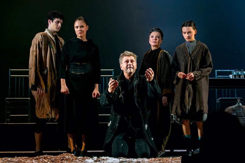 Афиша спектакля «Мещане»